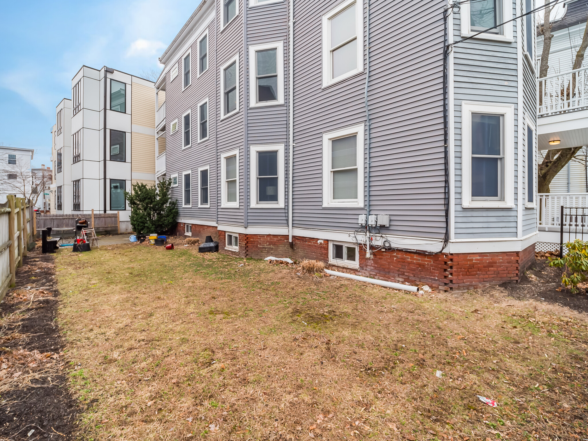 318 Beacon St, Ward Two