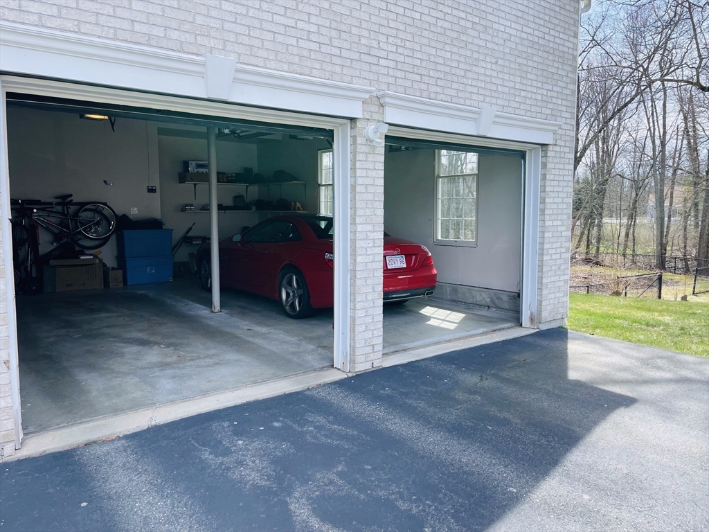 10 Sheryl Dr, Shrewsbury