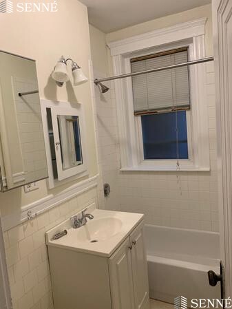 1697 Cambridge St, Mid-Cambridge