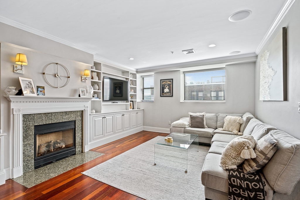 440 Commercial St, Waterfront