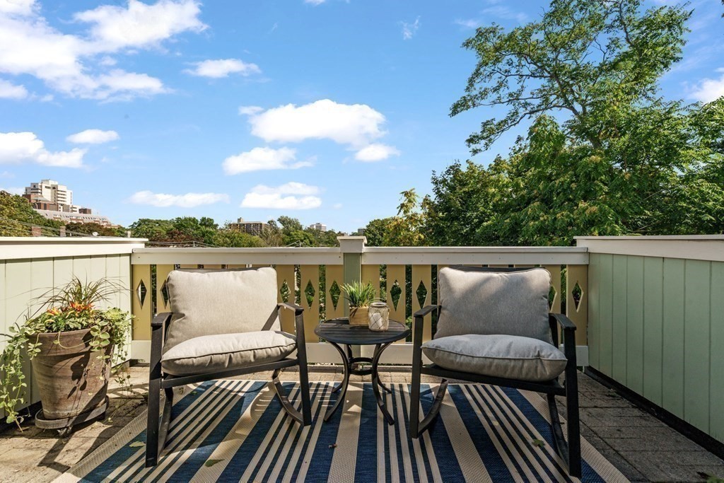 76 Putnam Ave, Cambridge