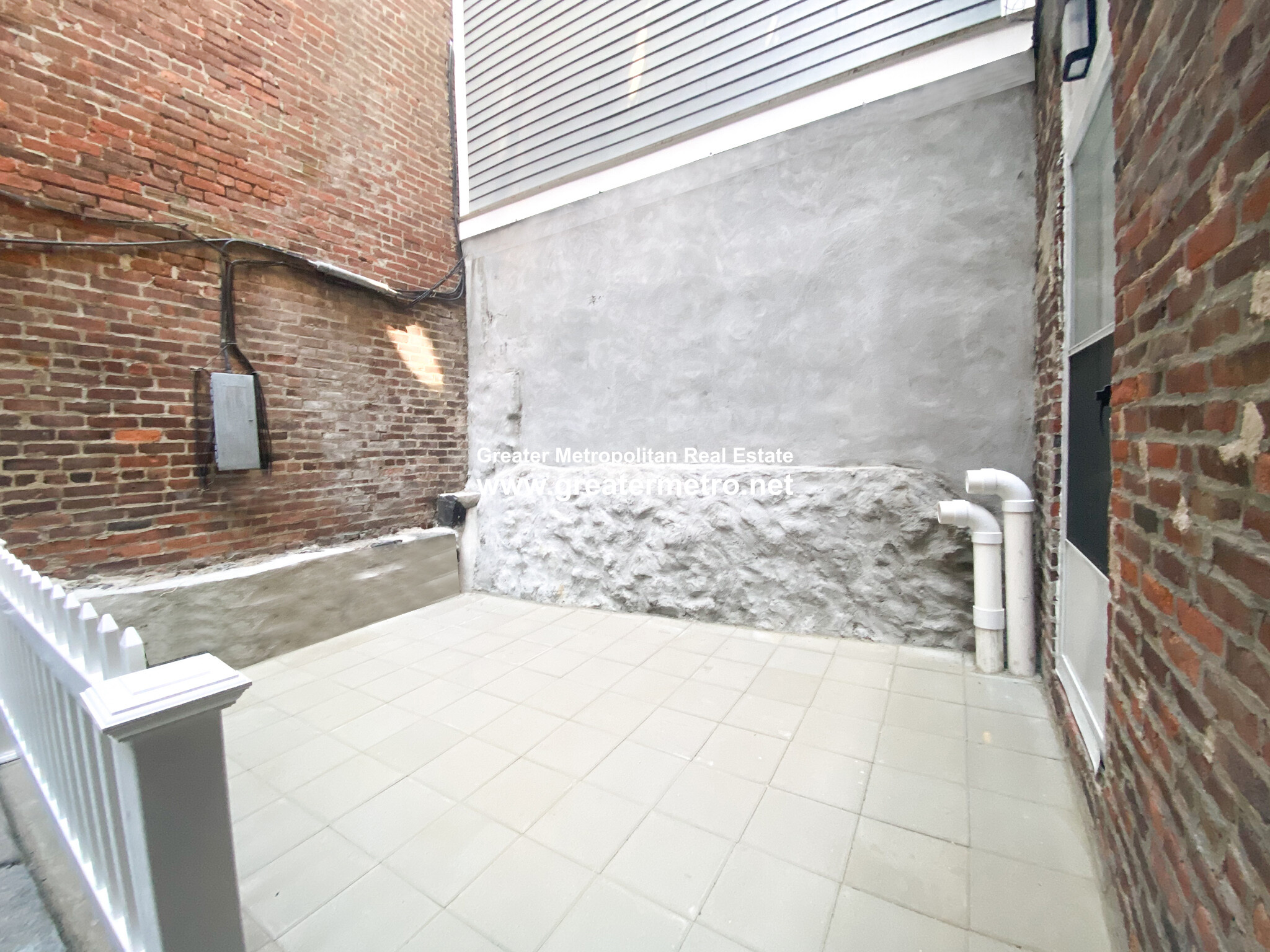 466 Commercial St, North End