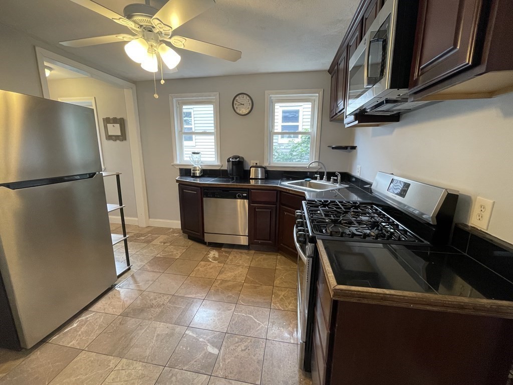 9 Maine Ave, East Somerville