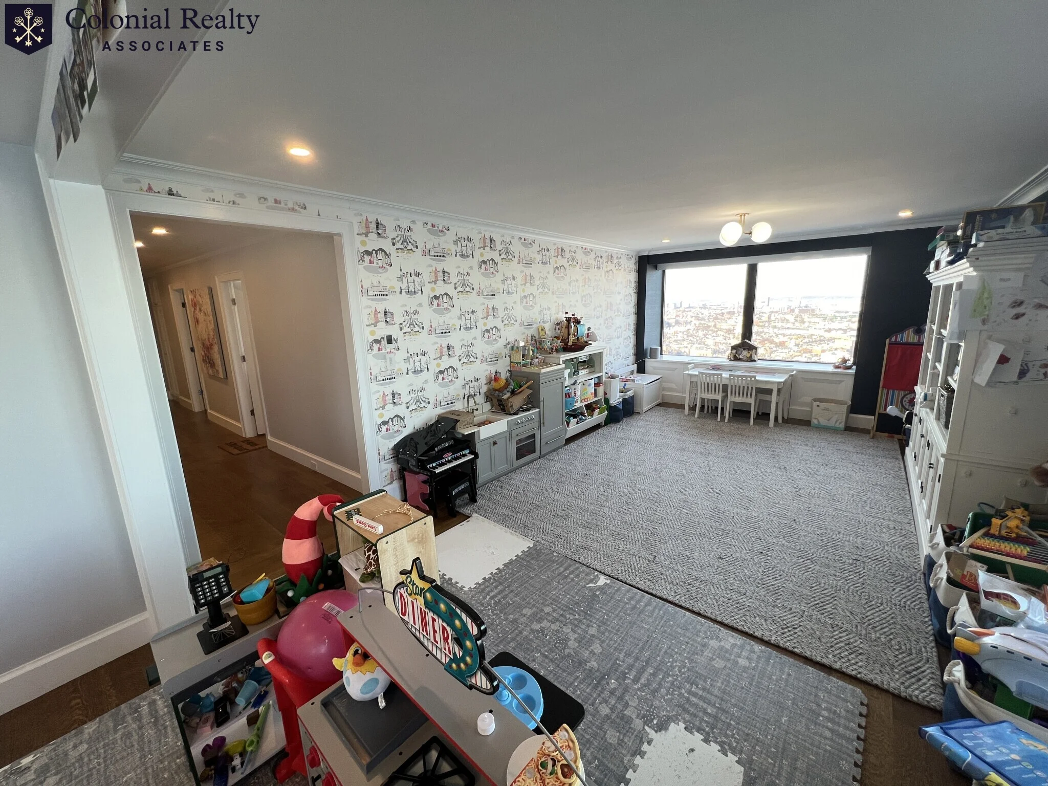 83 East India Row, Downtown