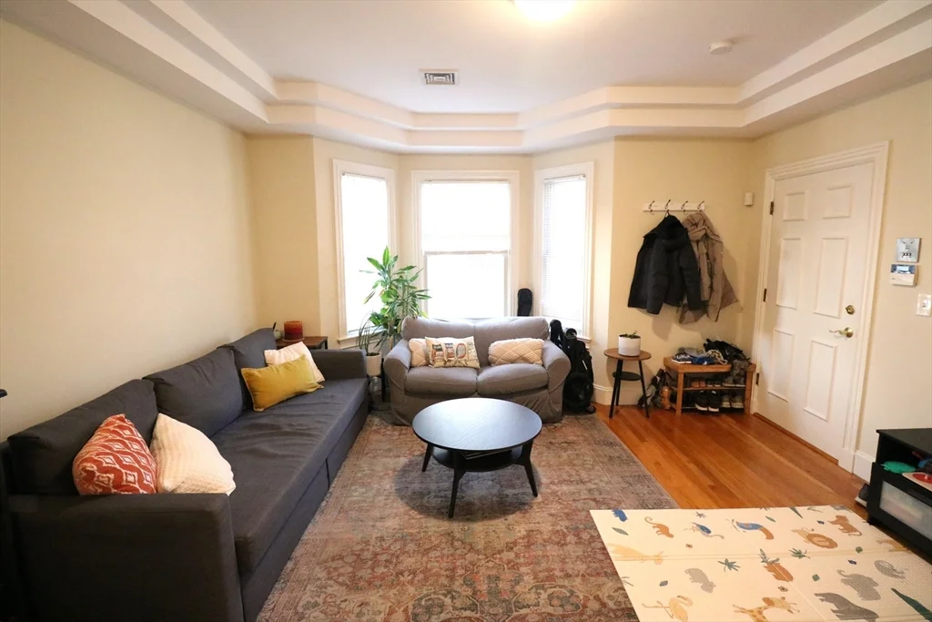 114 Pleasant St, Cambridgeport