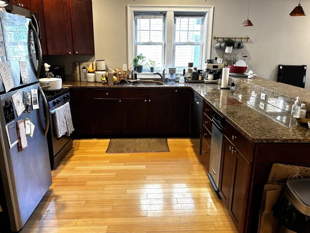 18 Knowlton St, South Boston