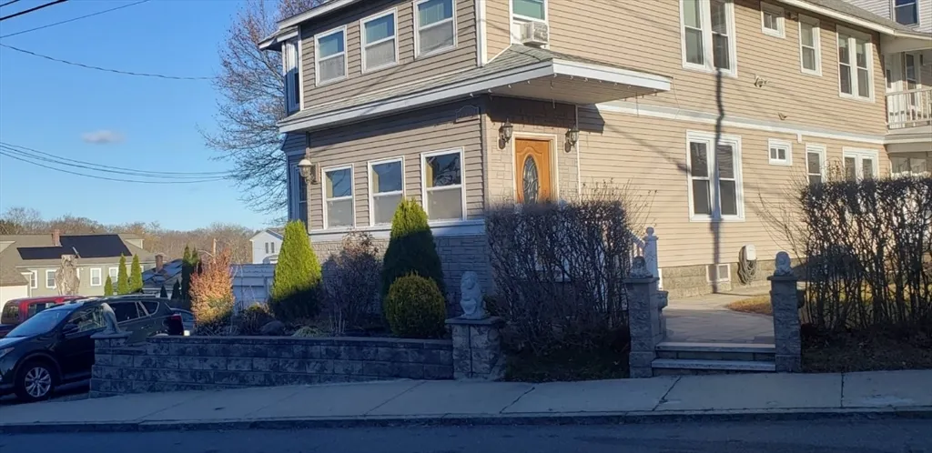 27-29 Vermont St, Methuen