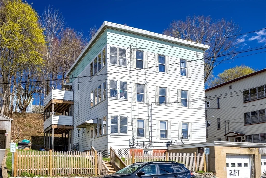 242 Pine St, Gardner