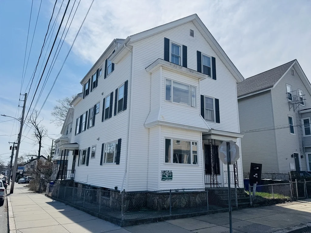 631 Walnut St, Fall River