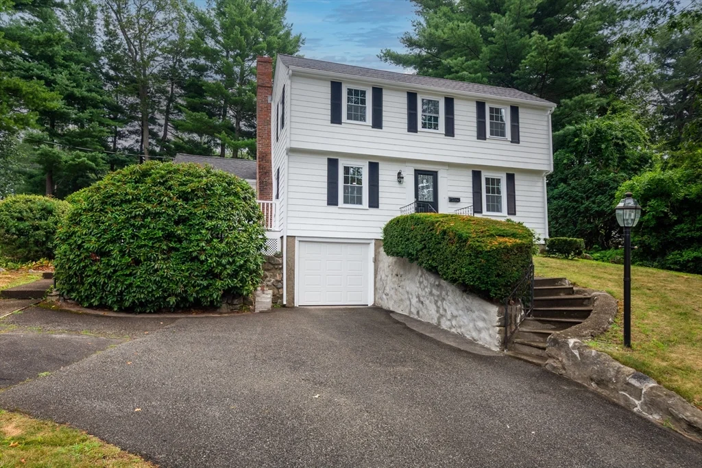 951 Main St, Lynnfield