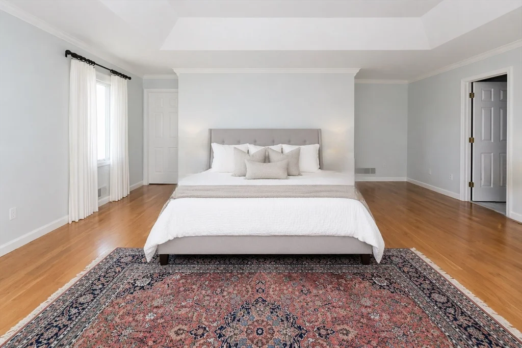 4 Bittersweet Ln, Buzzards Bay