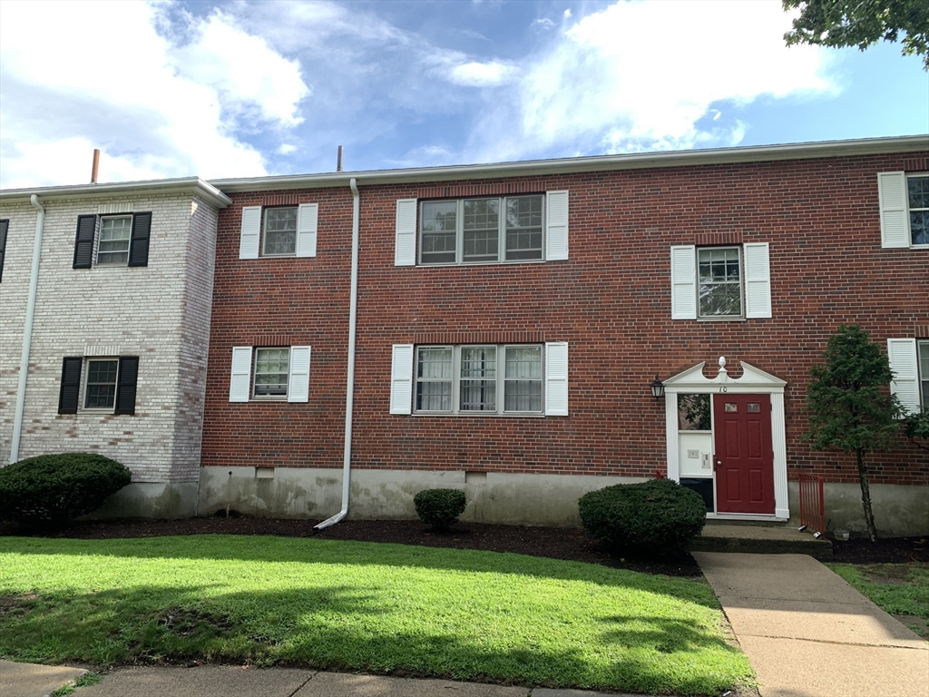 10 Lake Shore Ct, Brighton