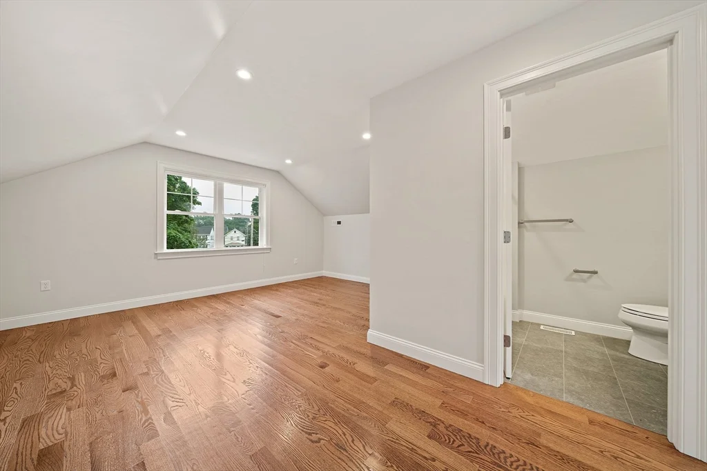 15 Lakeview Ave, Waltham