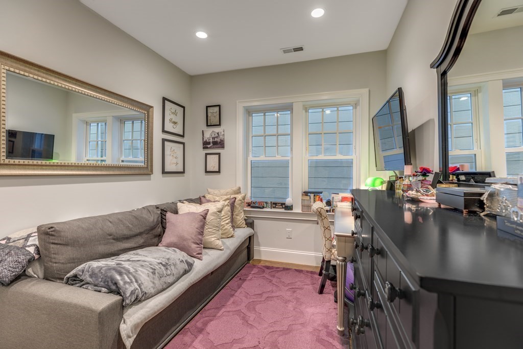 141 W 6th St, South Boston