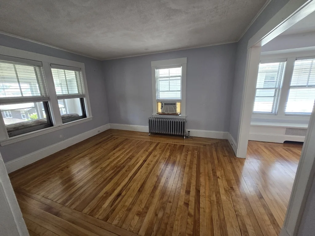 30 Maple Ave, Medford