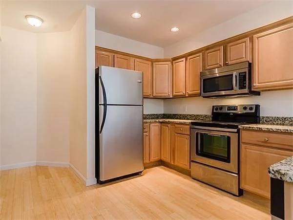 137 W 9th St, South Boston