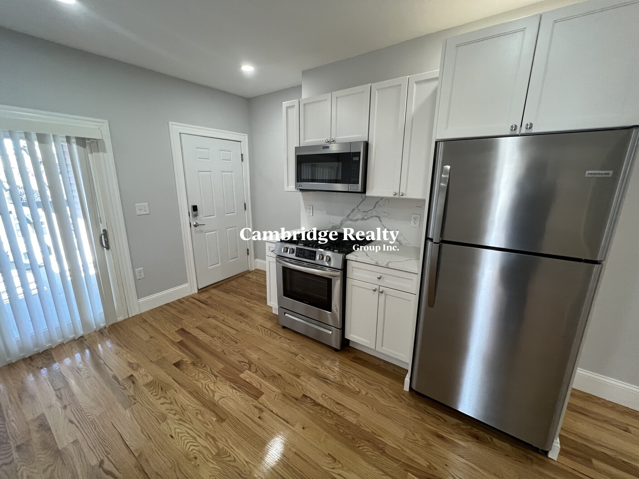 372 Oxford St, Ward Two