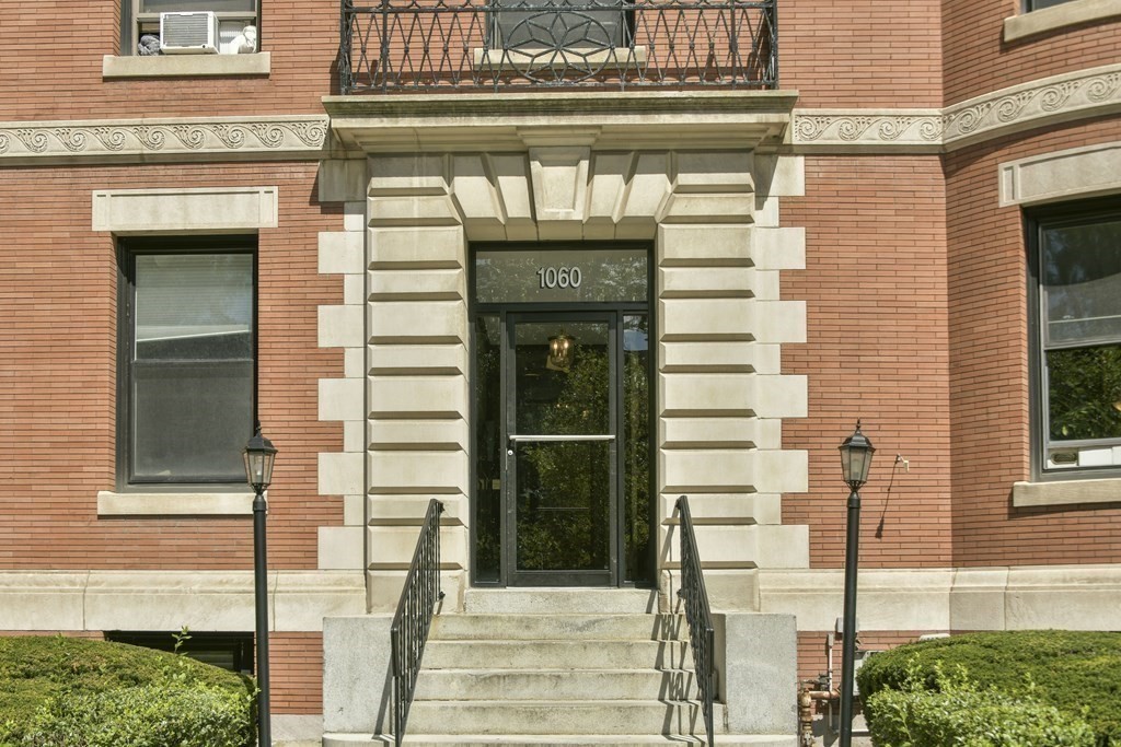 1060 Beacon St, Coolidge Corner