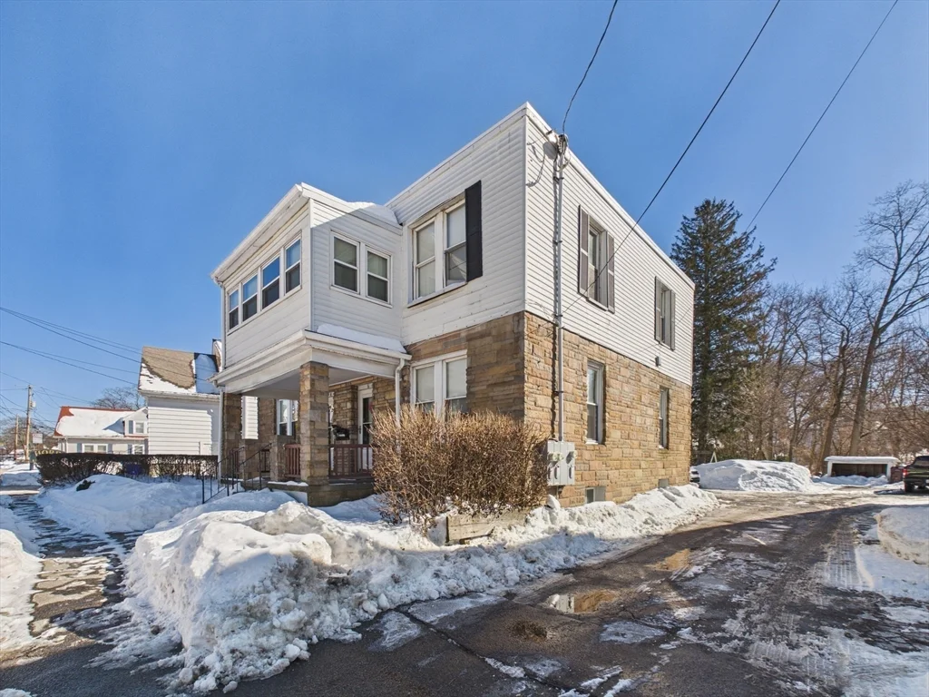 4 River St, East Dedham