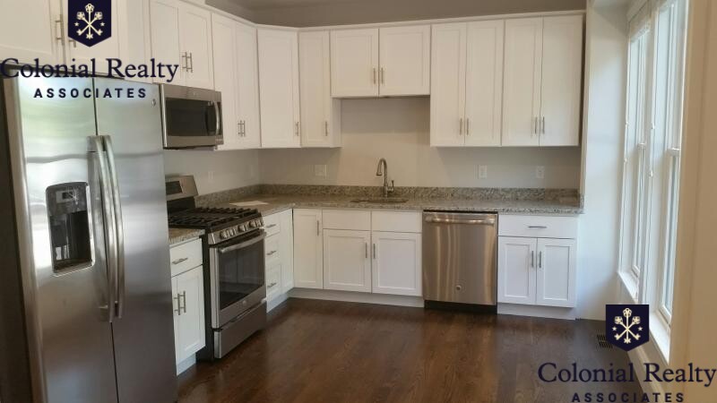 2044 Beacon St, Waban