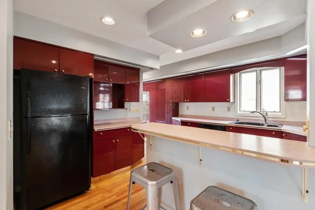 43 Sunset Rd, West Somerville