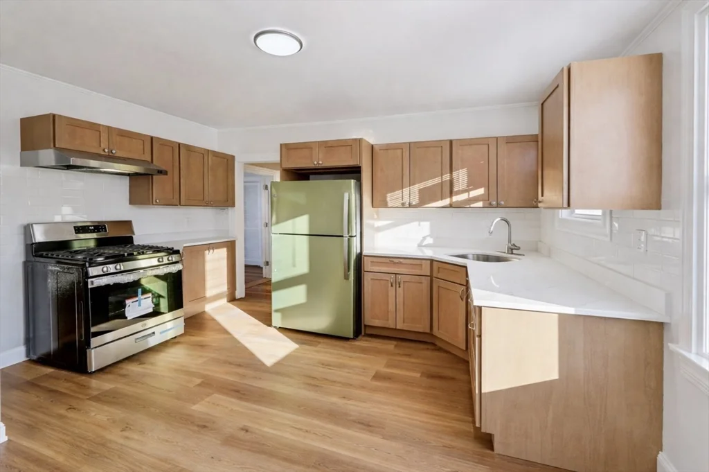 559 Hyde Park Ave, Roslindale