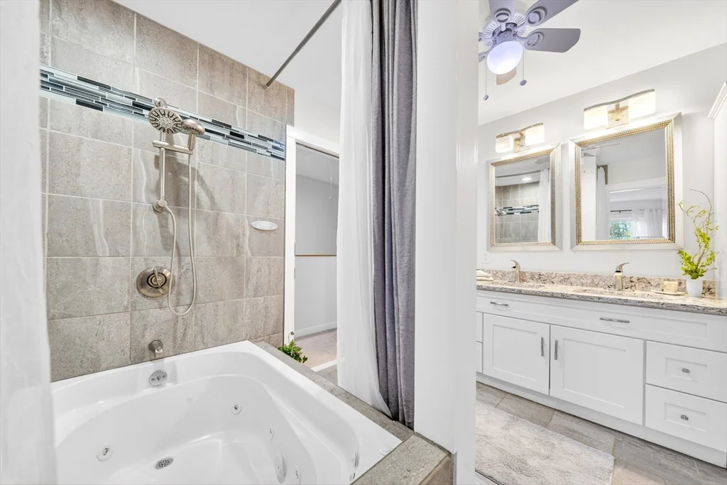 82 Camelot Dr, Worcester