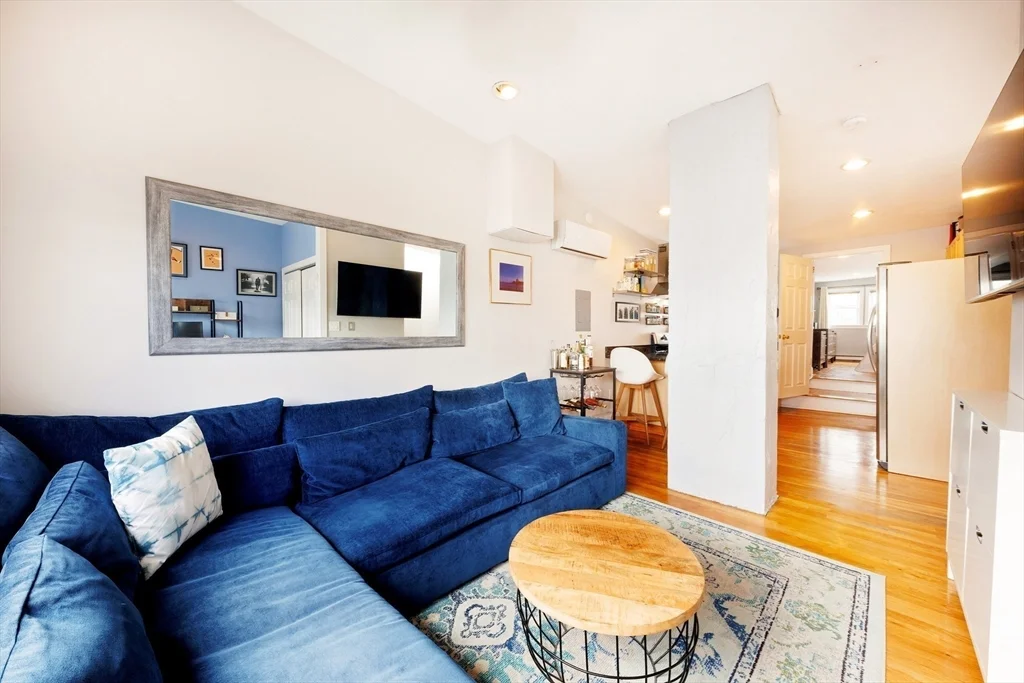 522 E 8, South Boston