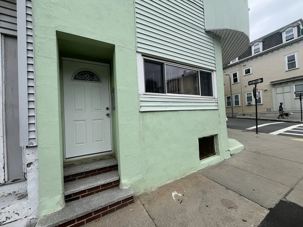 194-1/2 Lexington St, East Boston