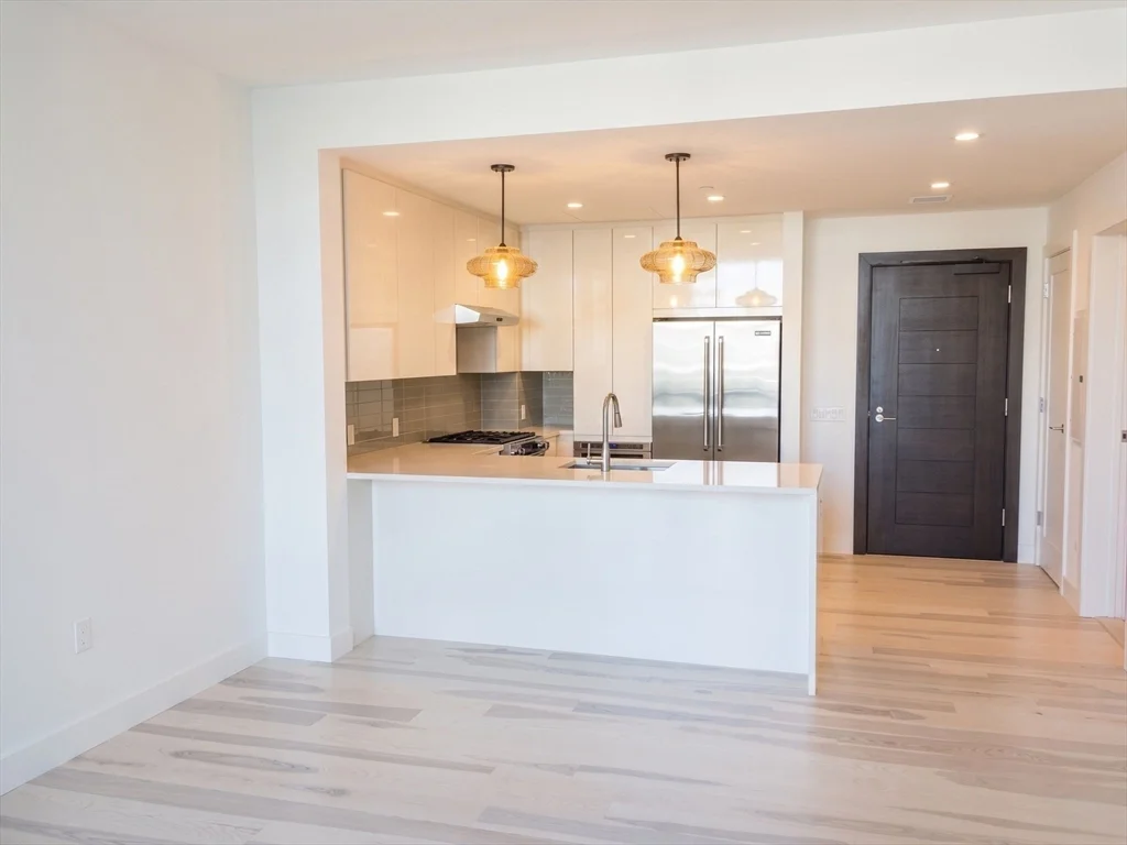 32 Traveler St, South End