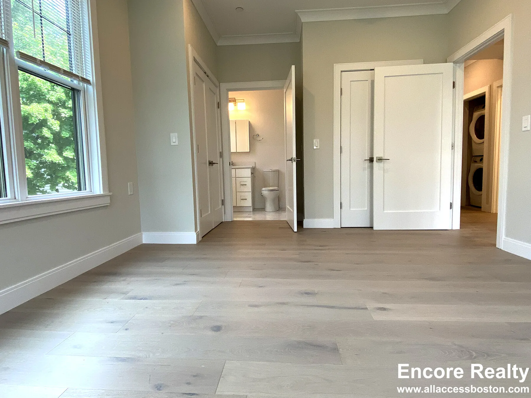 32 Cummins Highway, Roslindale