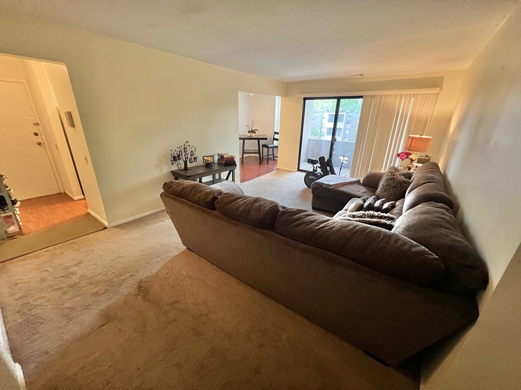 2 Shrewsbury Green Dr, Shrewsbury