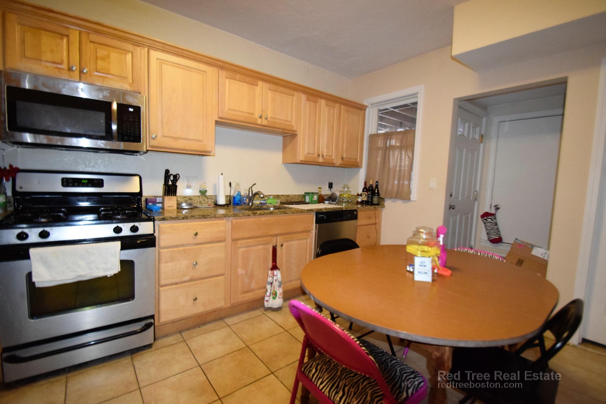 3 bed, 2 bath apartment for rent at 93 Kilsyth Unit 2, Brighton — photo 1 of 4
