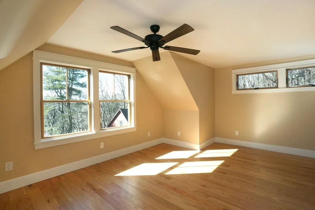 12 Warren Ave, Amesbury