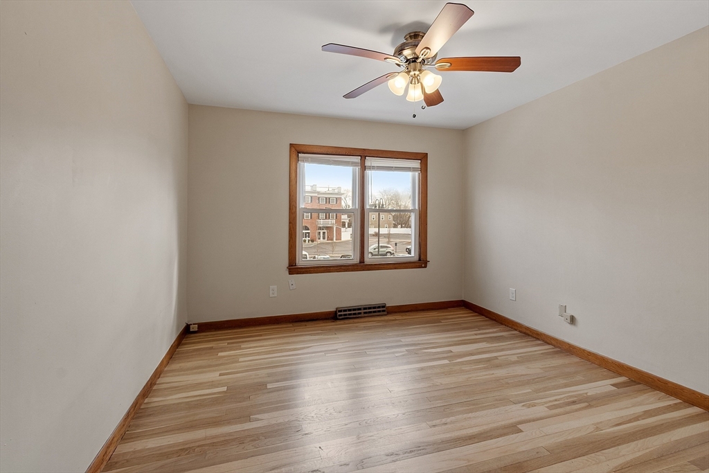 104 N Main St, Mansfield