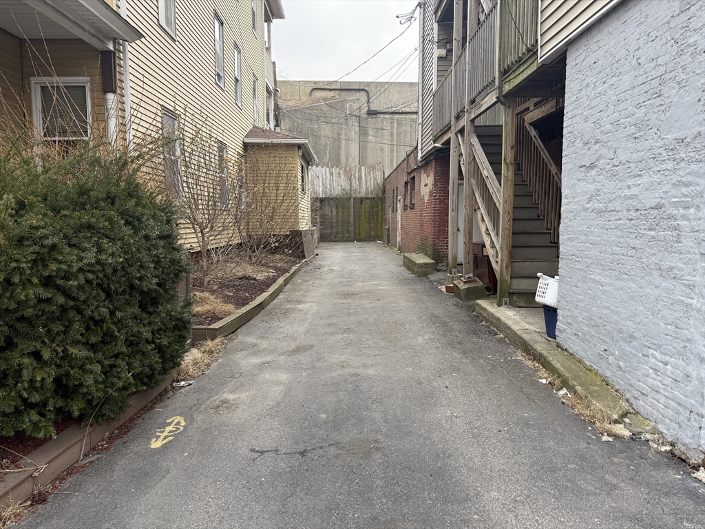 195 Millbury St, Worcester