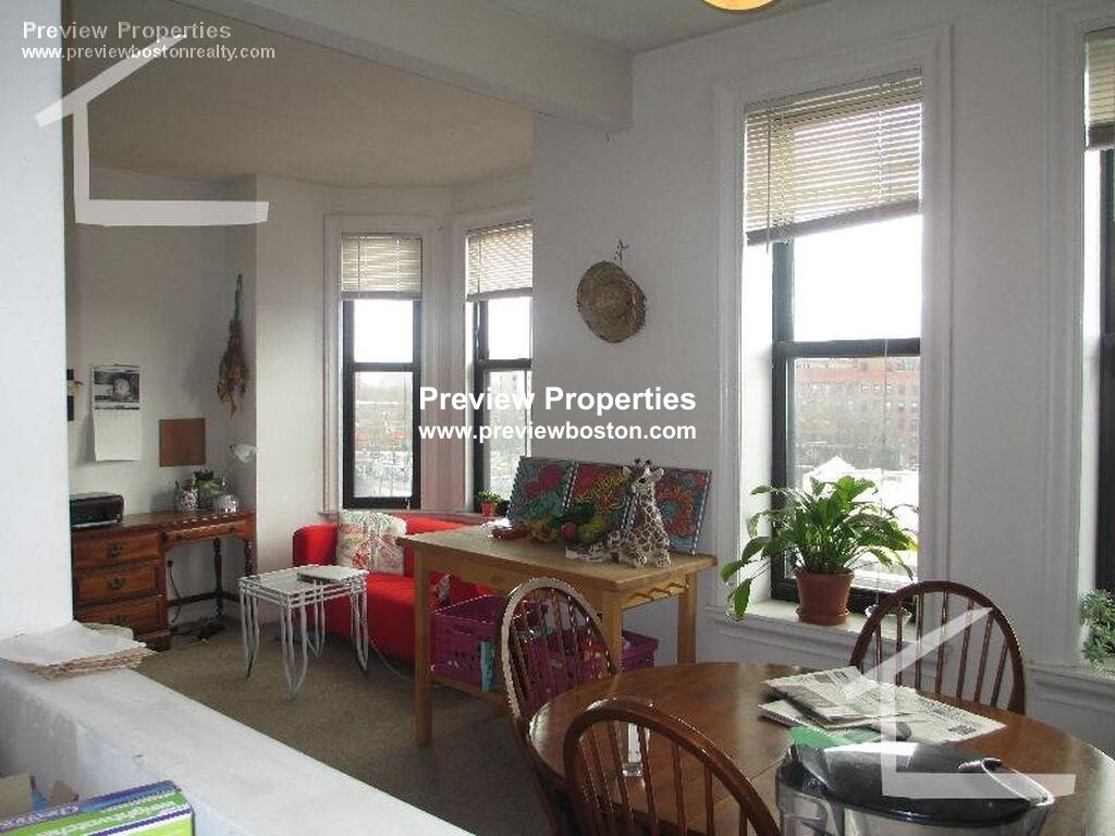 23 Cortes St, Back Bay