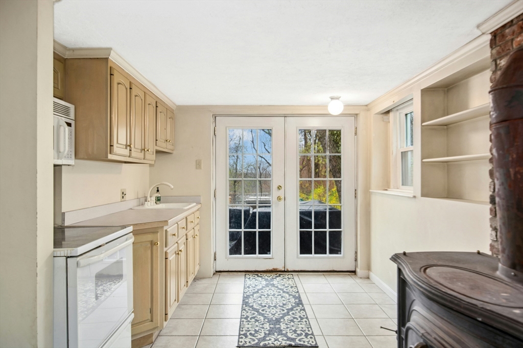 67 S Oxford Rd, Millbury