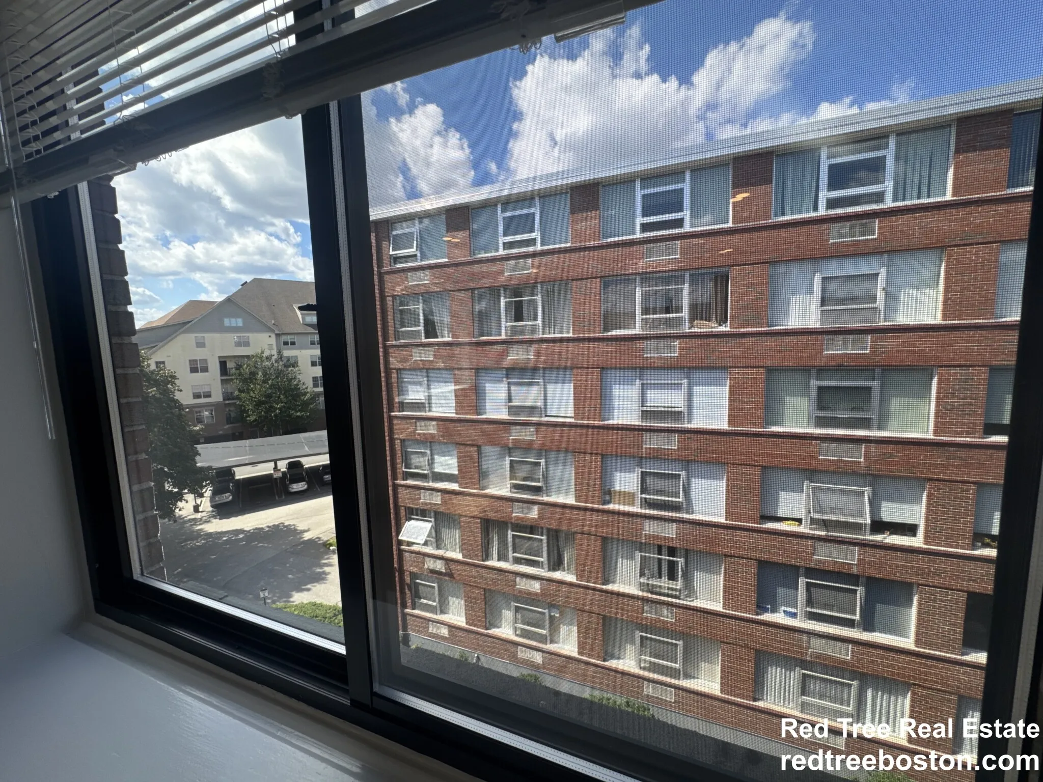 320 Hammond Pond Pkwa, Chestnut Hill