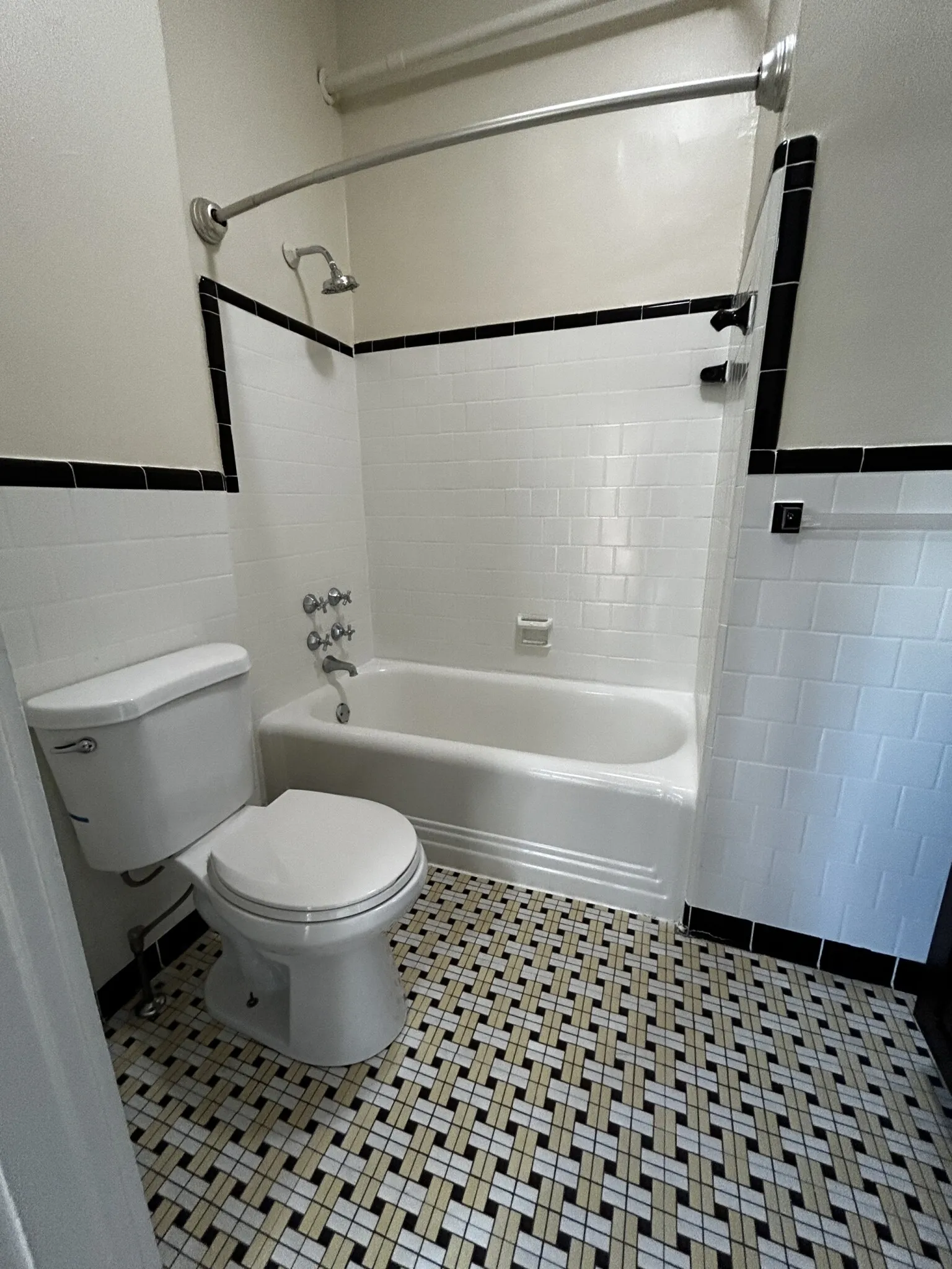 1470 Beacon St, Corey Hill