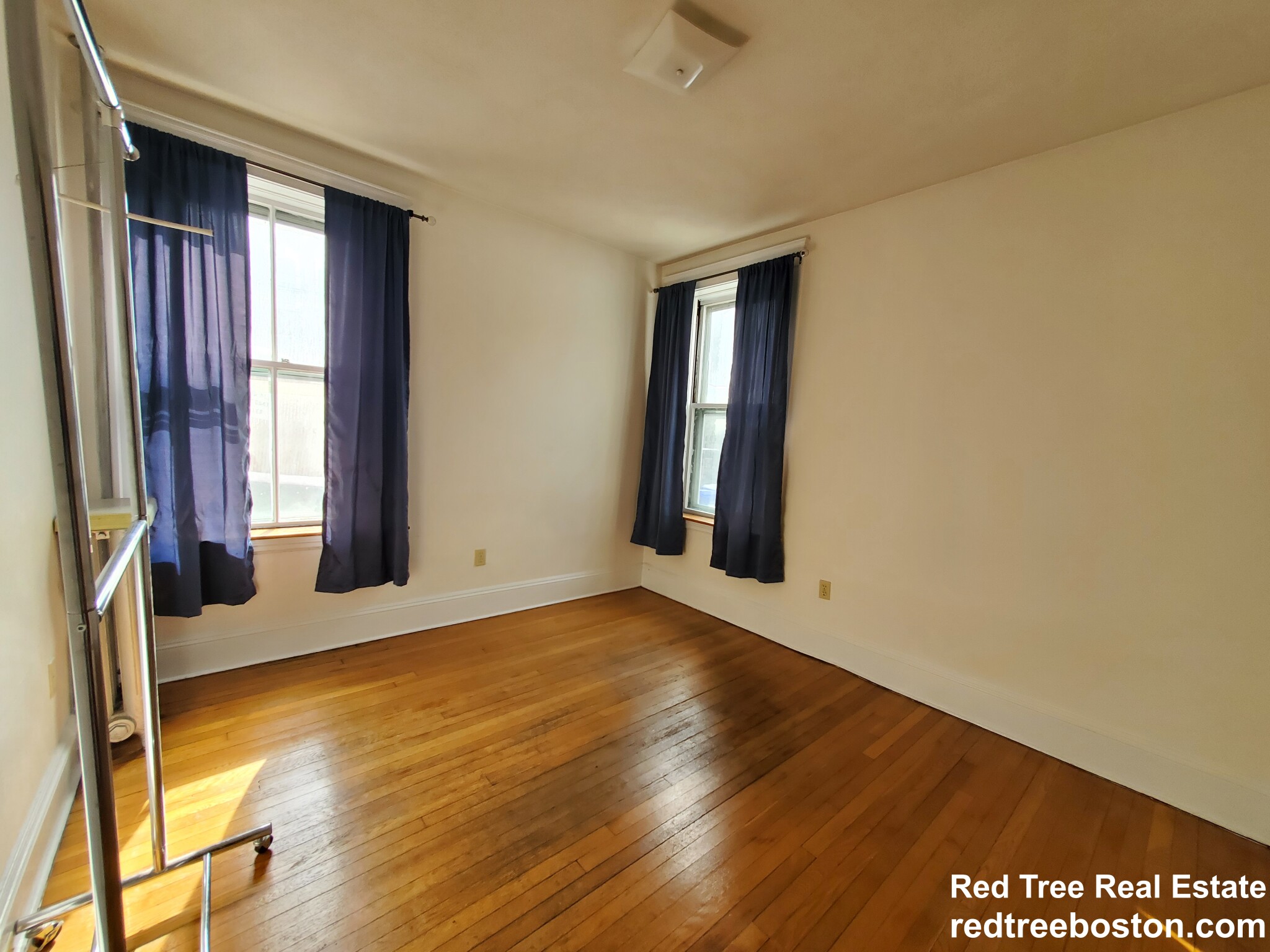 1677 Beacon St, Washington Square