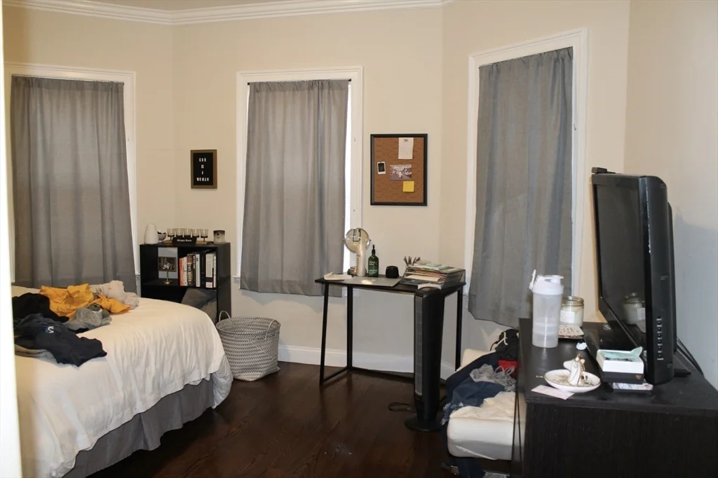 34 Circuit St, Roxbury