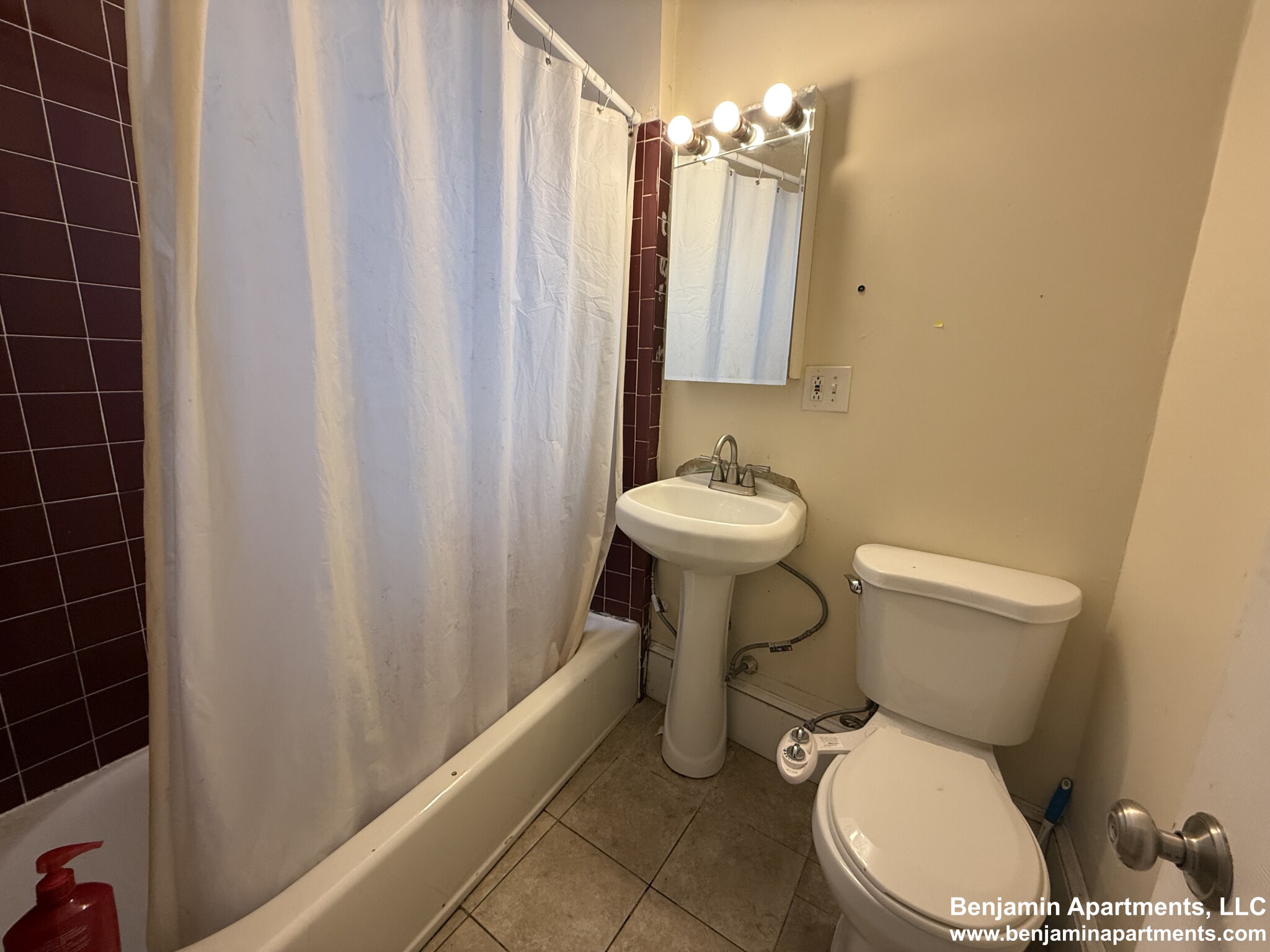 895 Huntington Ave, Mission Hill