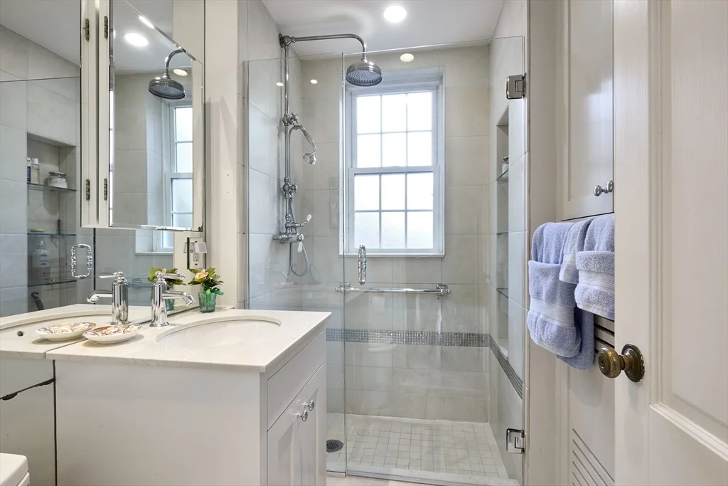 37 Beacon St, Beacon Hill