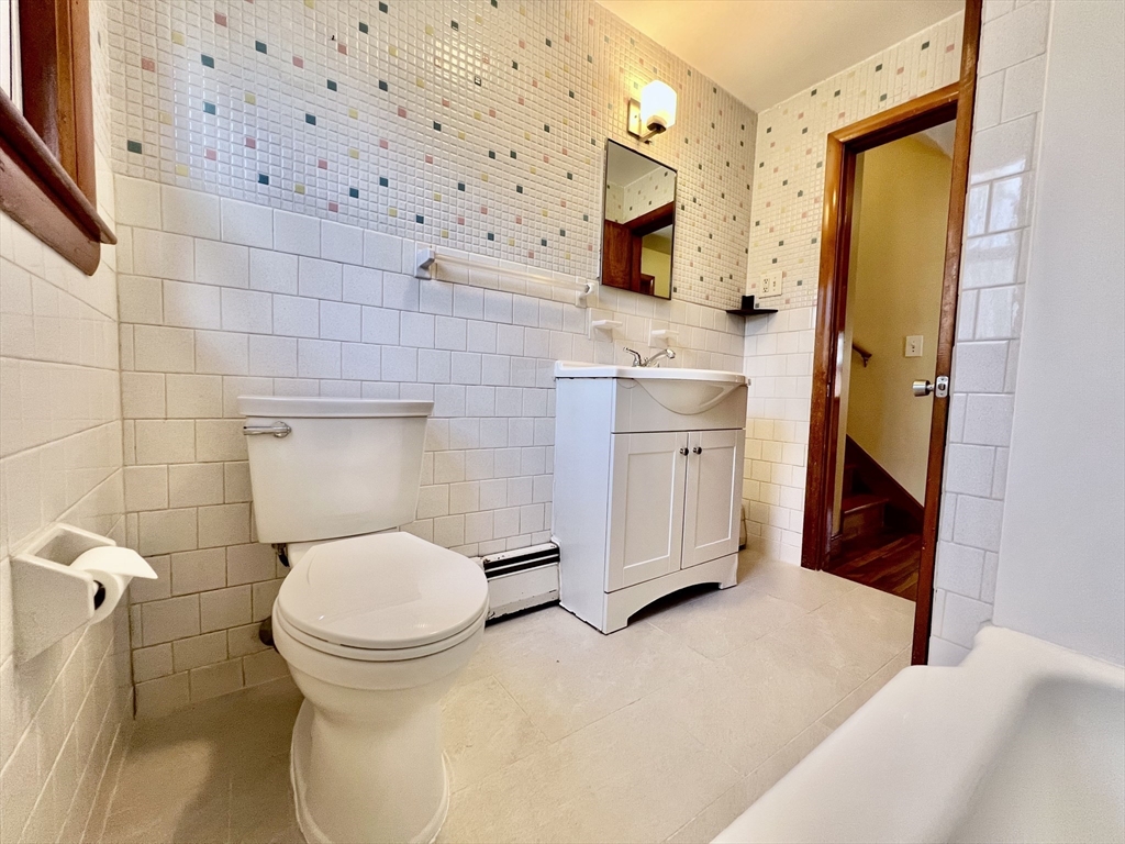 45 Maiden Ln, Wayland