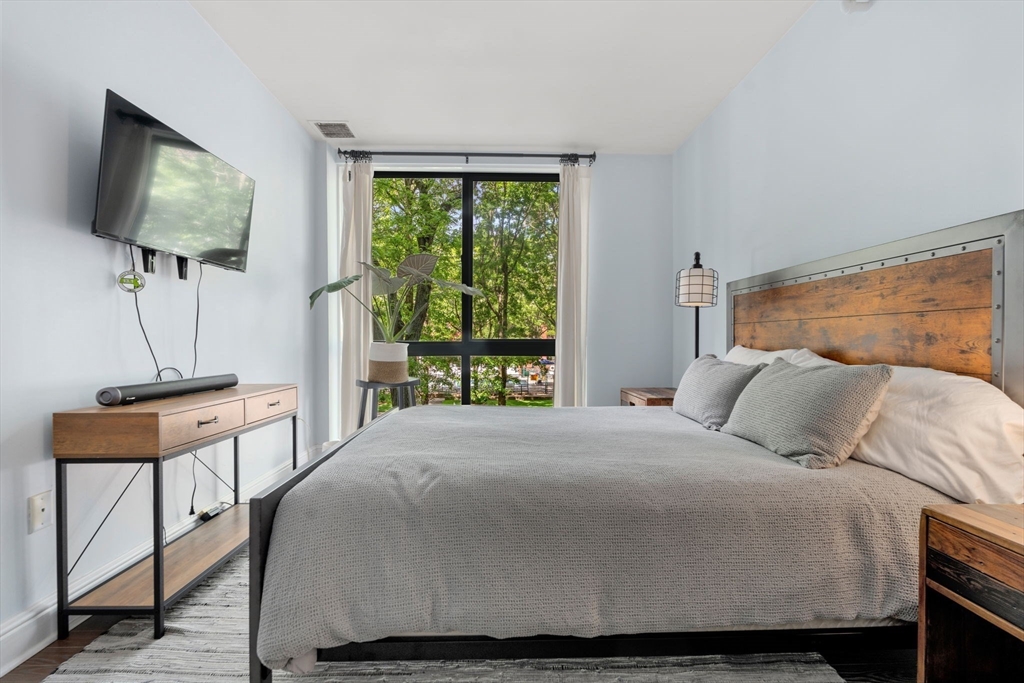 42 8th St, Charlestown