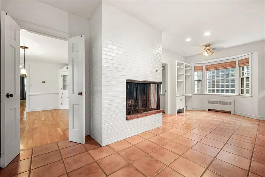 188 Country Dr, Weston