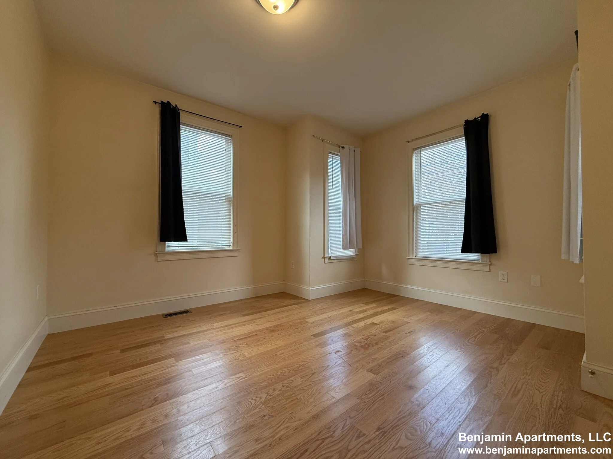 35 Pratt St, Allston