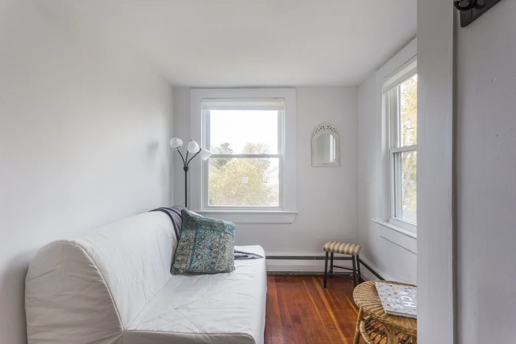 43 Bayview Rd, Great Neck