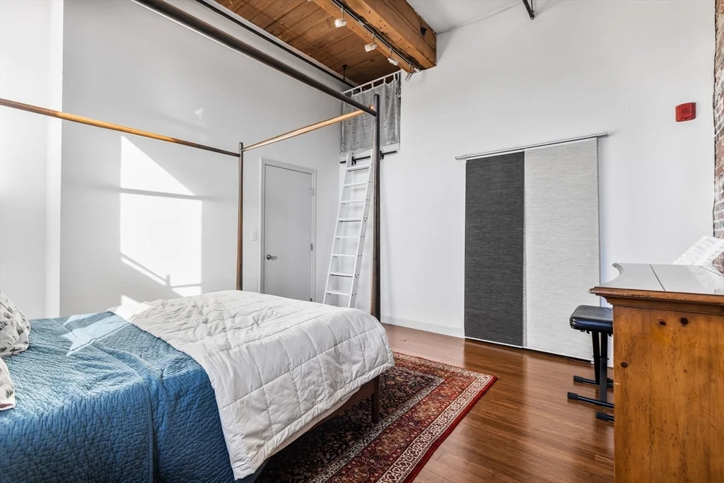 320 West 2nd St, South Boston